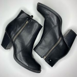 BLACK LEATHER BOOTIES